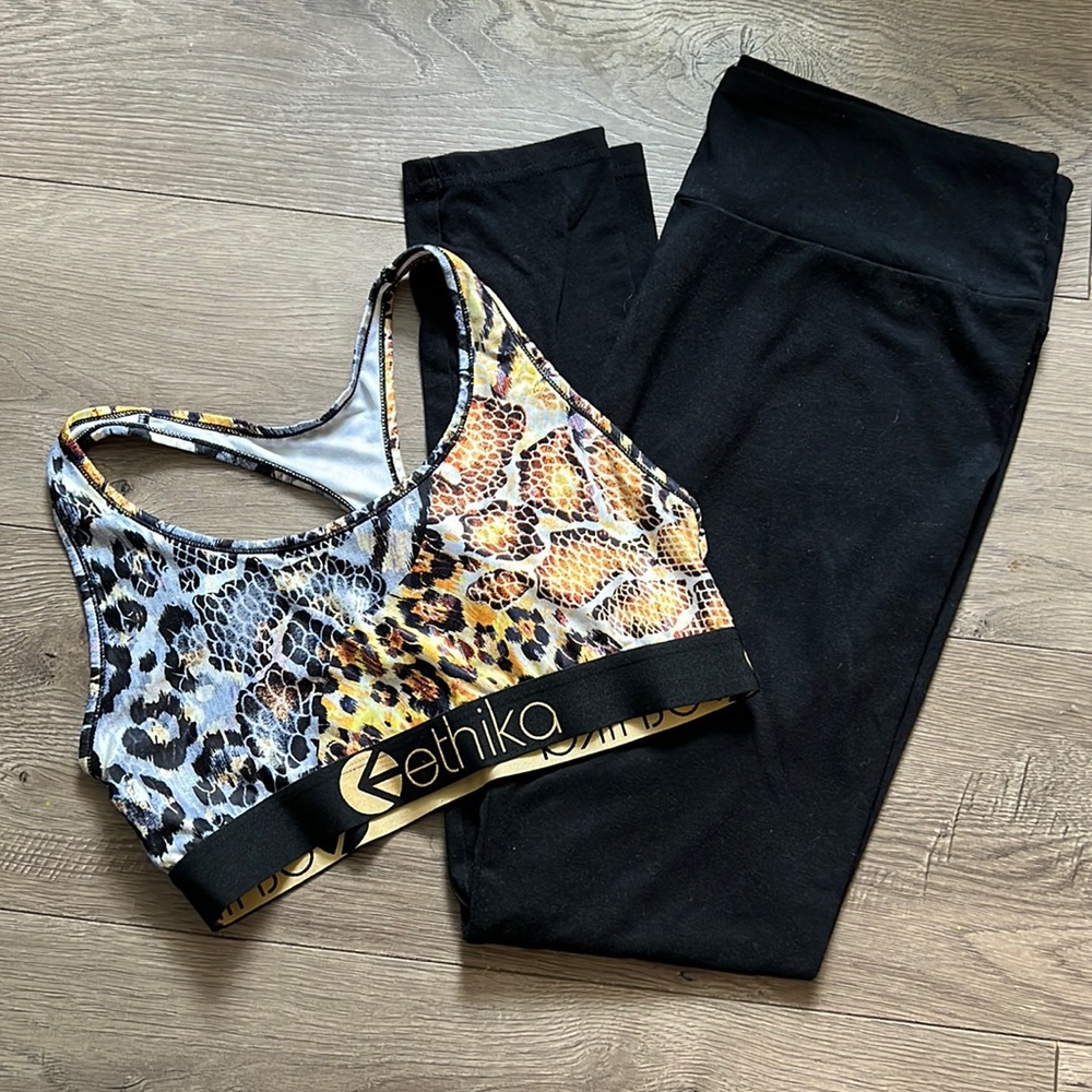 Black leggings